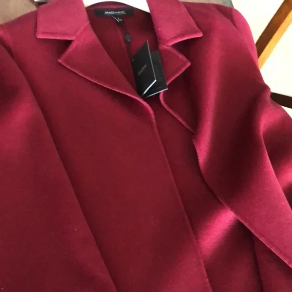 Neiman Marcus 100% cashmere coat , wine sz large